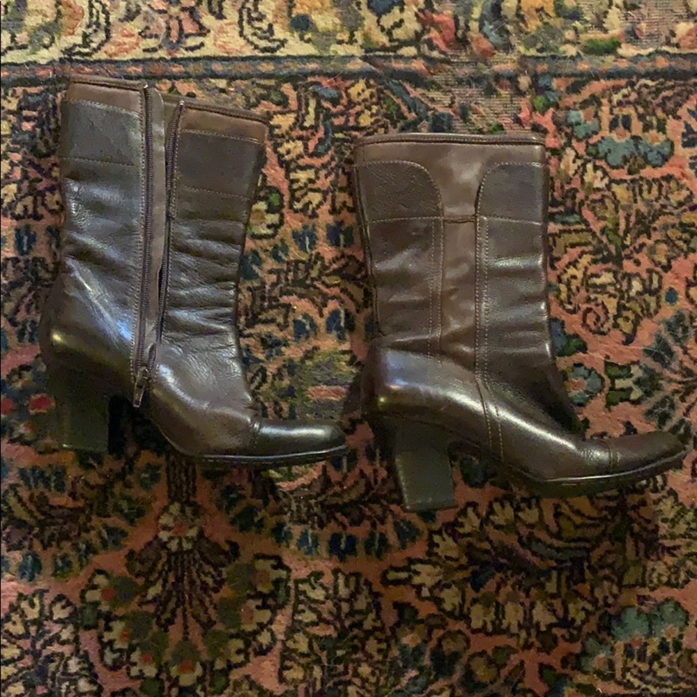 Cute never before worn Born boots